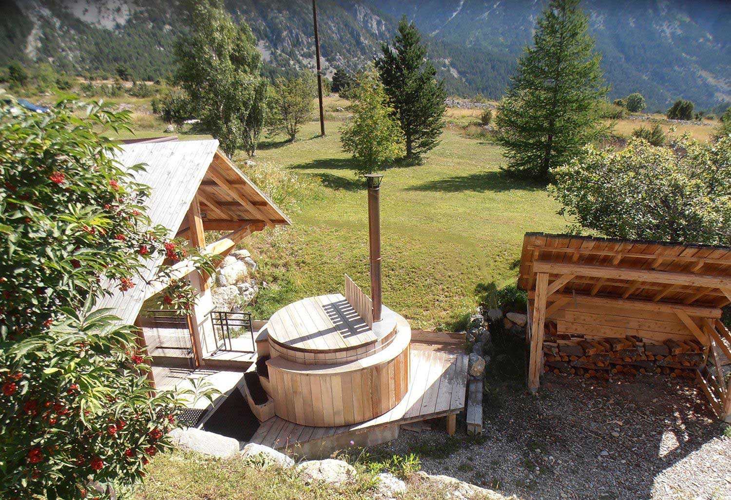 Le Storvatt, jacuzzi chauffé au feu de bois